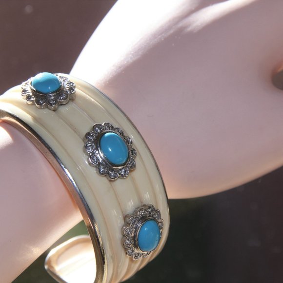Miriam Salat Turquoise Cabochon Sterling Cuff - Picture 6 of 13